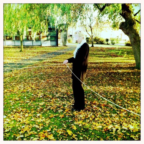 Blinfolded_woman_with_string_001